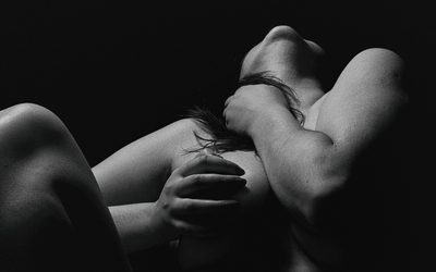 Fantasías de sumisión o dominación: por qué nos atrae el juego de poder en el sexo